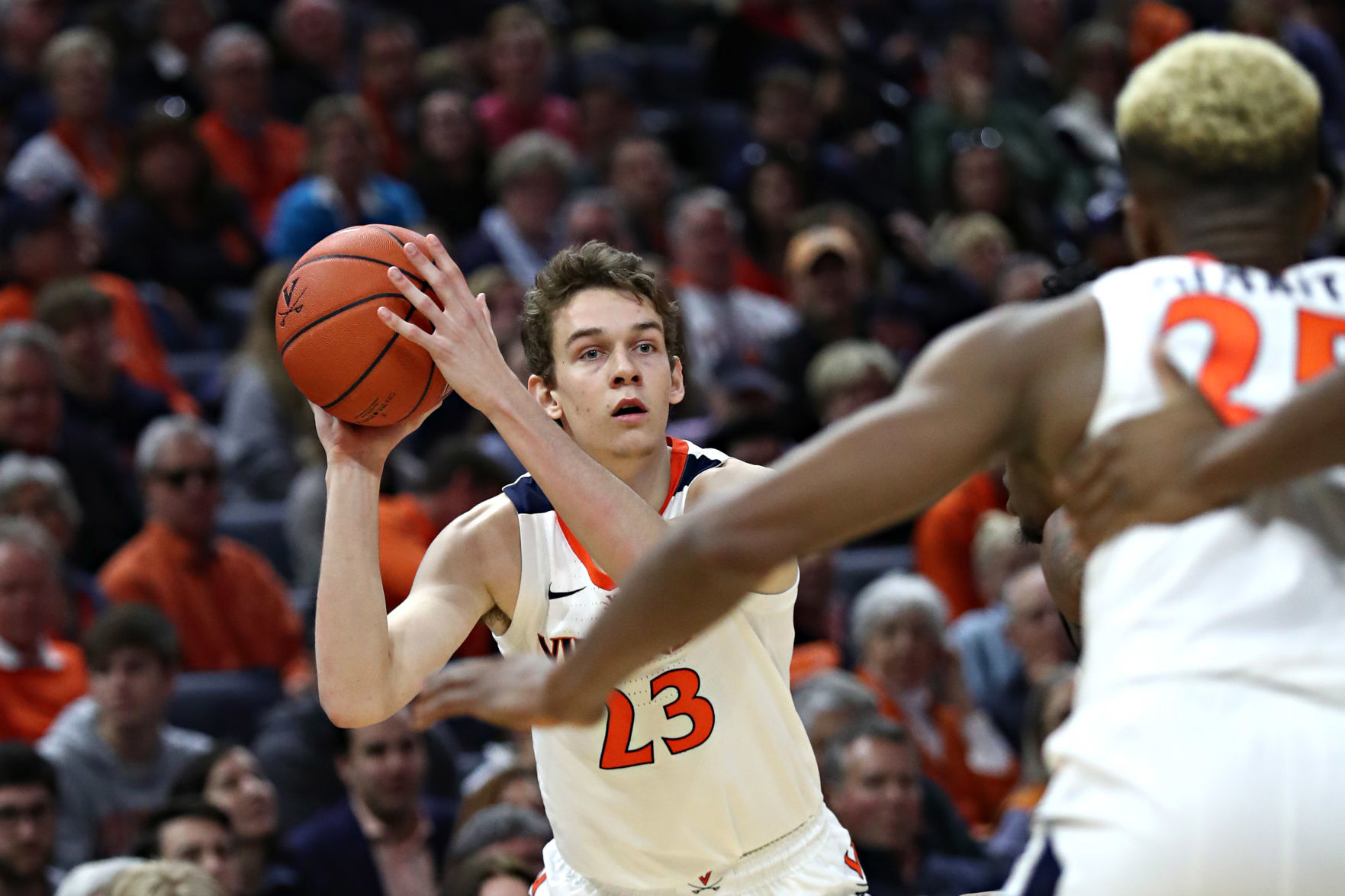20191222_cdp_sports_uvahoops385.JPG